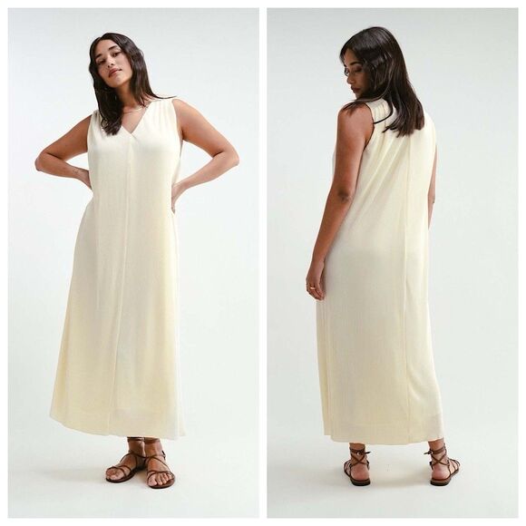 Darling Society Espresso Plisse Maxi Dress Womens Sz S Beige V-Neck Sleeveless